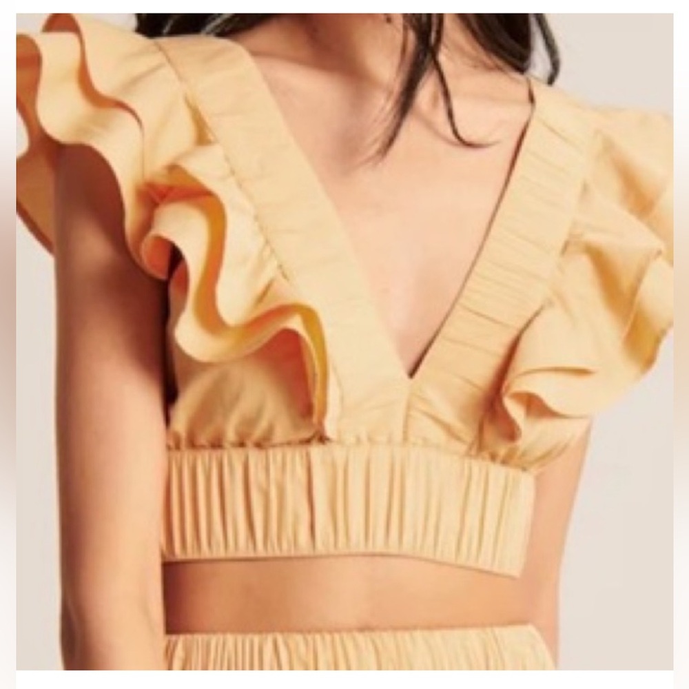 ABERCROMBIE & FITCH PEACHE DRAMA COLLAR RUFFLE POPLIN CROP TOP SIZE MEDIUM